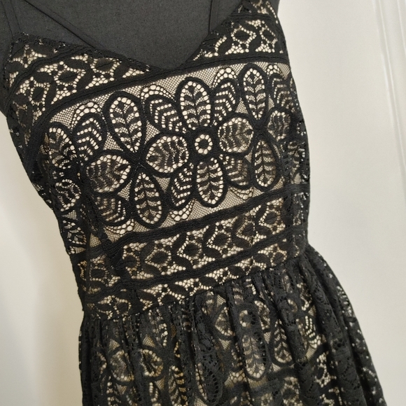 Dress - Picture 3 of 3